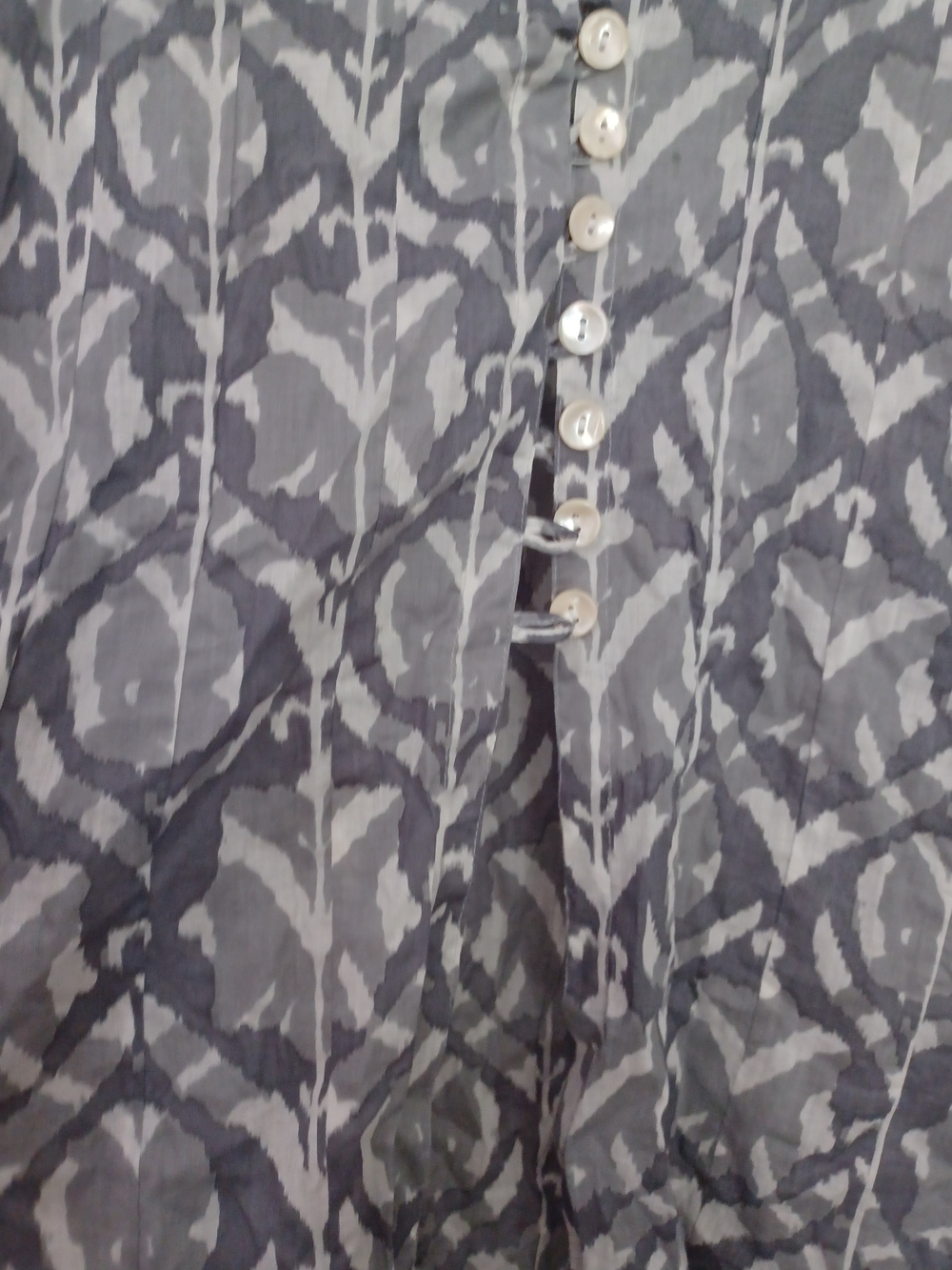 Dolma Womens Size XL NWT Button-Front Gray Patterned V-Neck Tunic - Picture 4 of 10